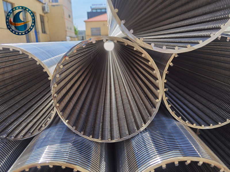 Schermo a filo ad acqua a fessura continua a base di canna di tipo Johnson